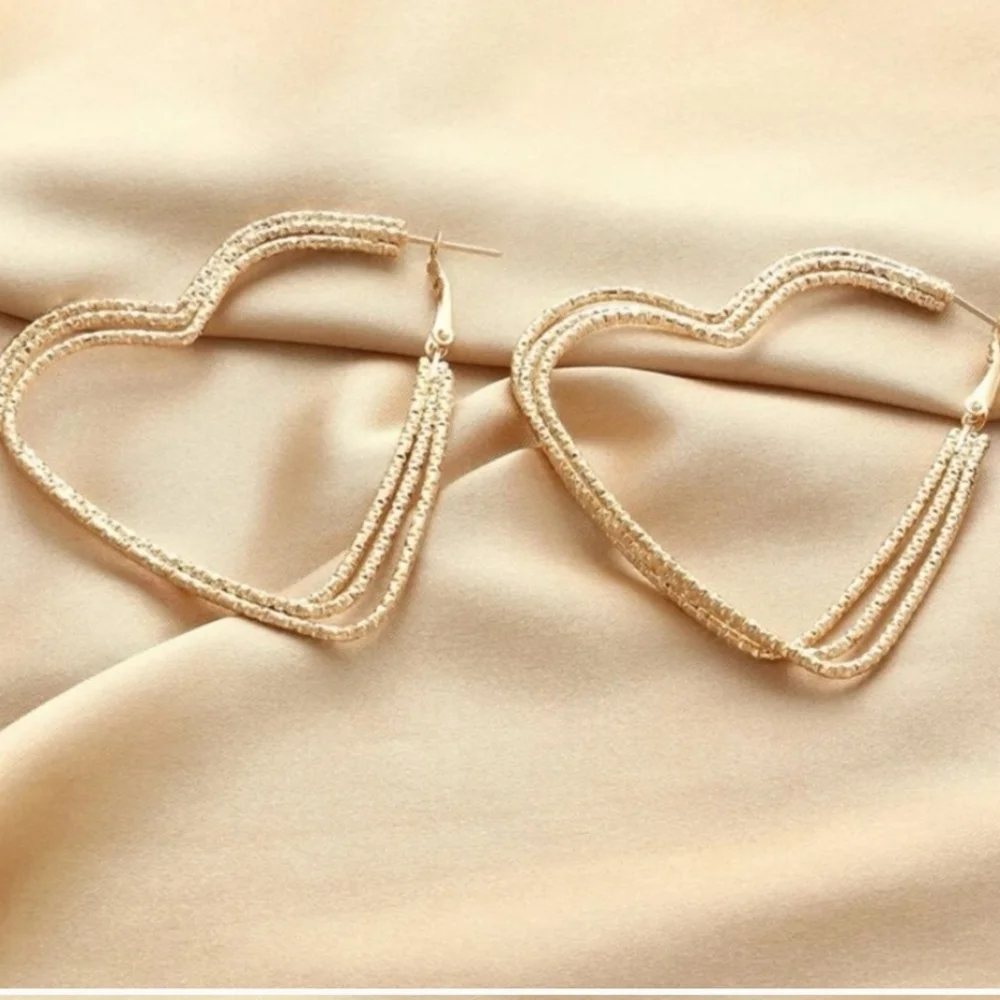 NEW Triple Gold Heart Hoop Earrings - Picture 2 of 4